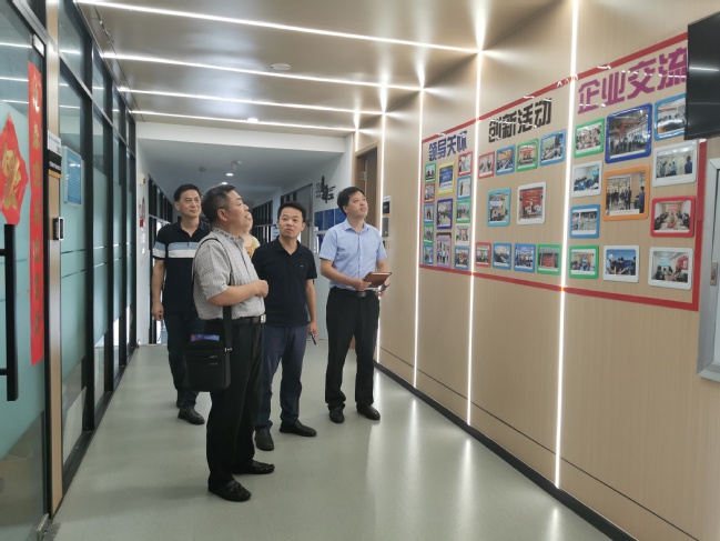 秦淮区科技局副局长孙正广一行莅临园区调研园区企业2.jpg 秦淮区科技局副局长孙正广一行莅临园区调研园区企业2.jpg